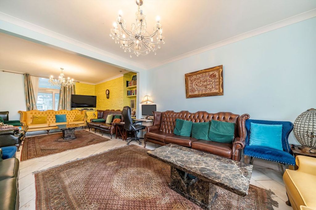 Property photo 2 of 8