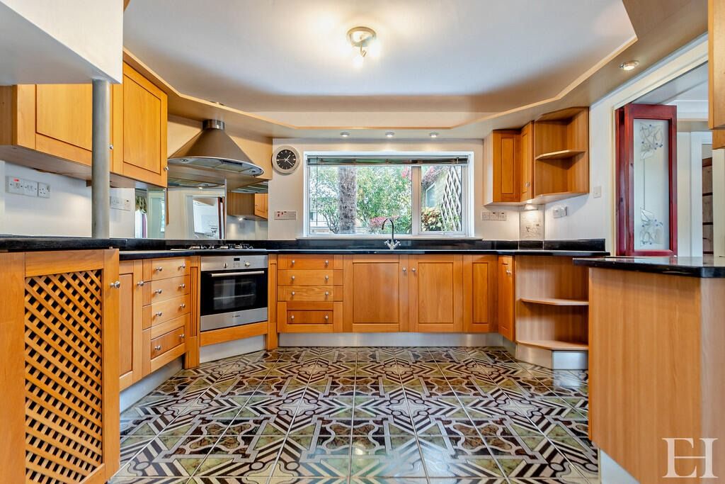 Property photo 3 of 26 4411772