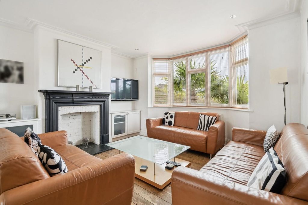 Property photo 2 of 22