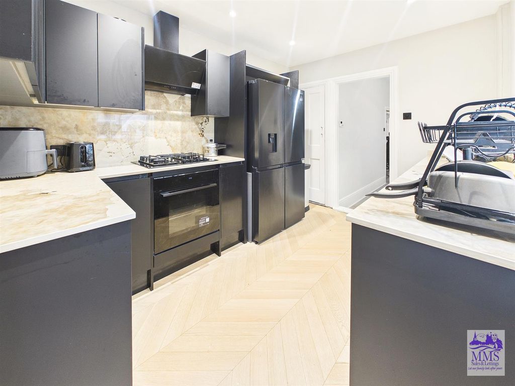 Property photo 2 of 13 Cam04098G0-Pr0176-Still006.Jpg