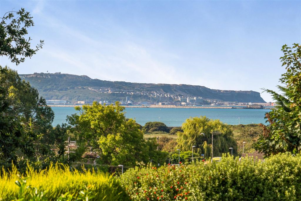 Property photo 2 of 22 Sea Views