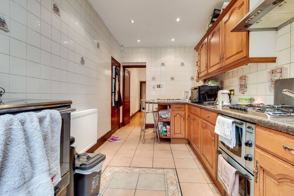 Property photo 3 of 26