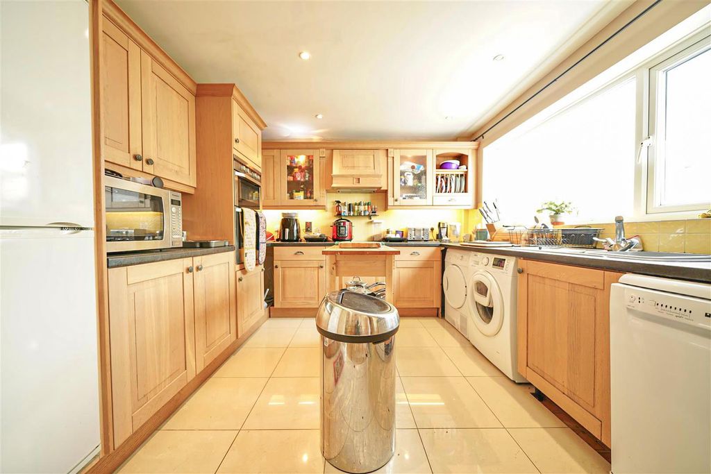 Property photo 3 of 20 Kitchen New.Png