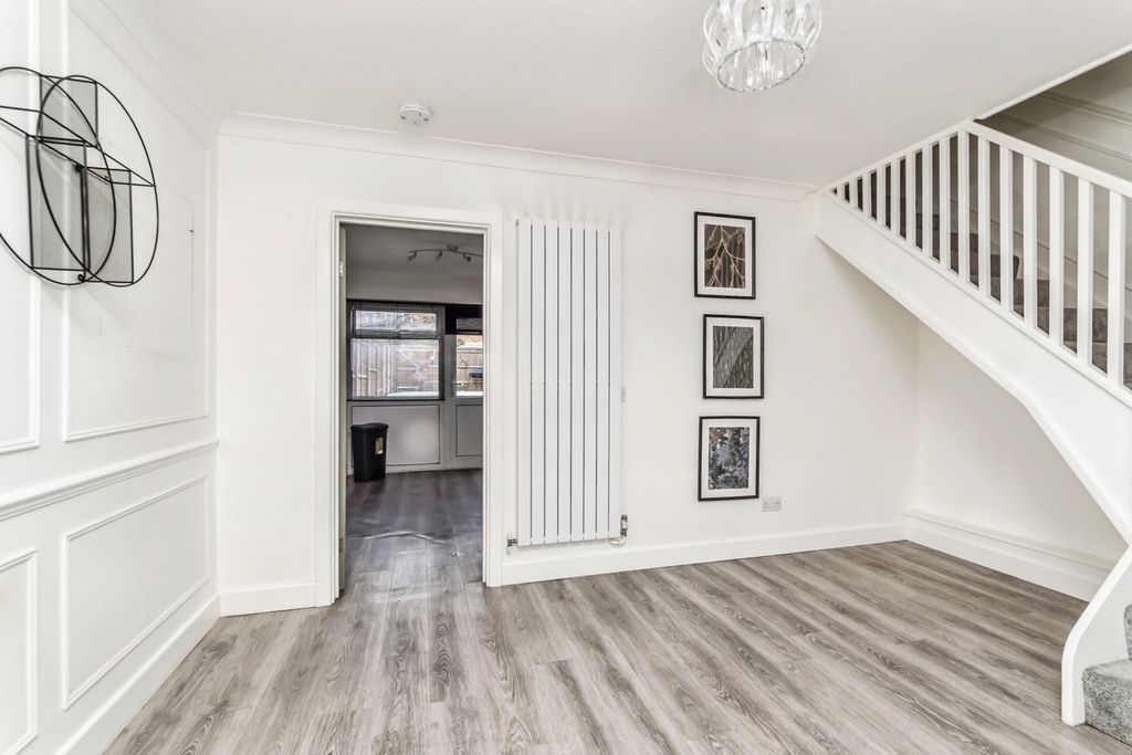 Property photo 2 of 8 Lounge