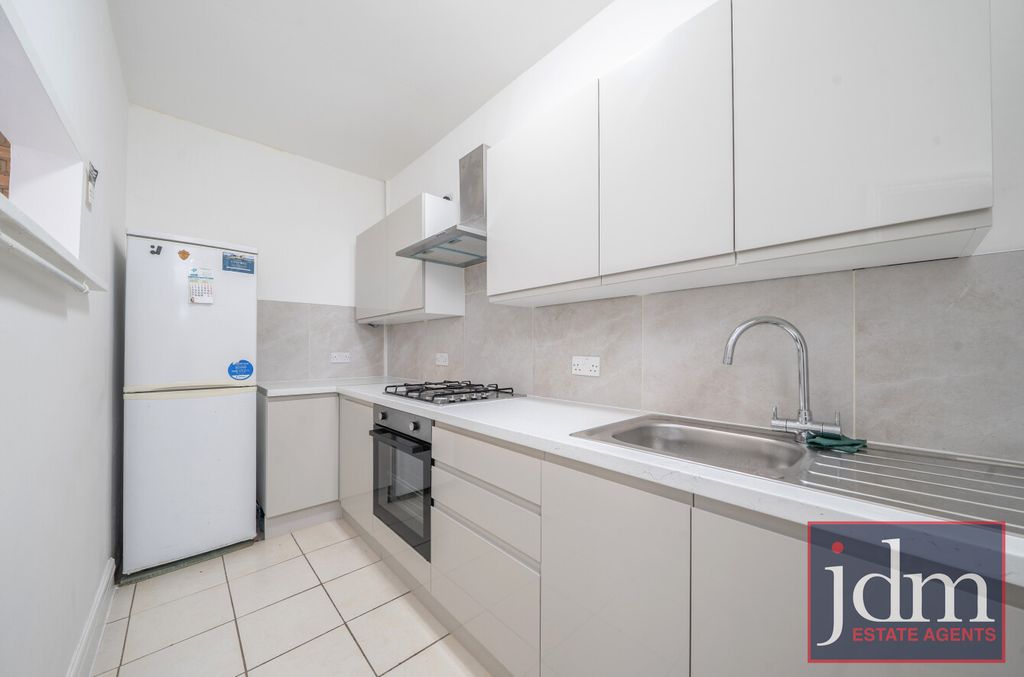 Property photo 2 of 10 d34E2Dac-7Fc6-4B5...