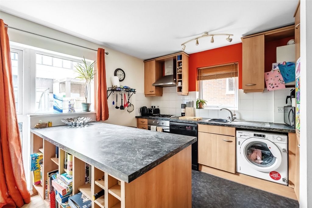 Property photo 3 of 12 Kitchen