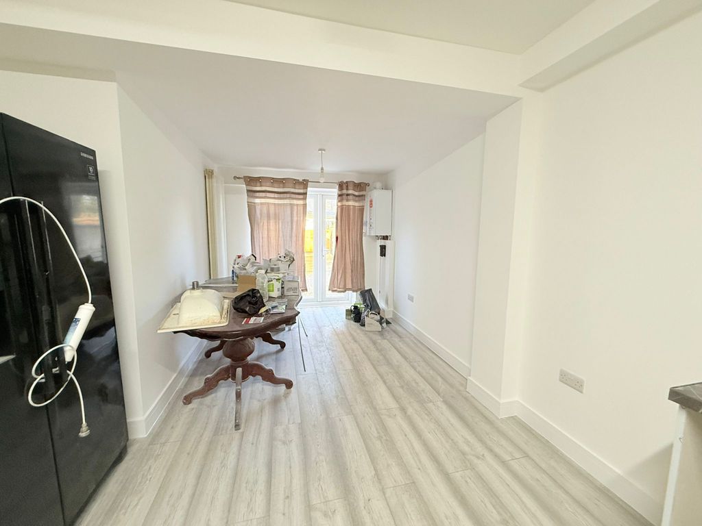 Property photo 3 of 8 Gallery