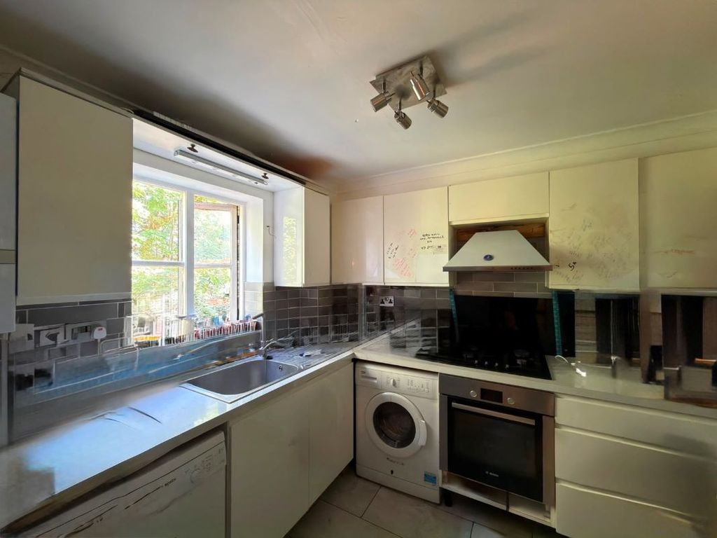 Property photo 2 of 3