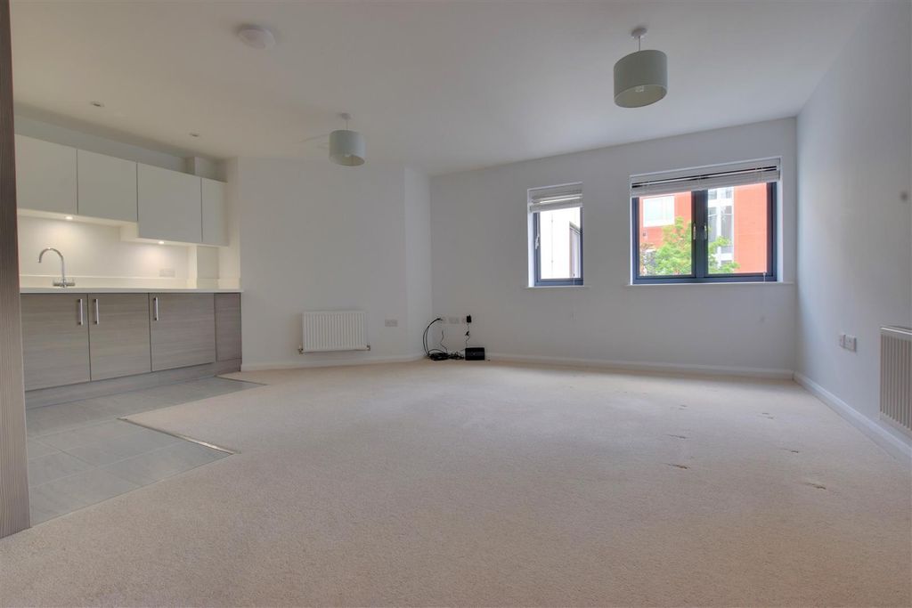 Property photo 2 of 8