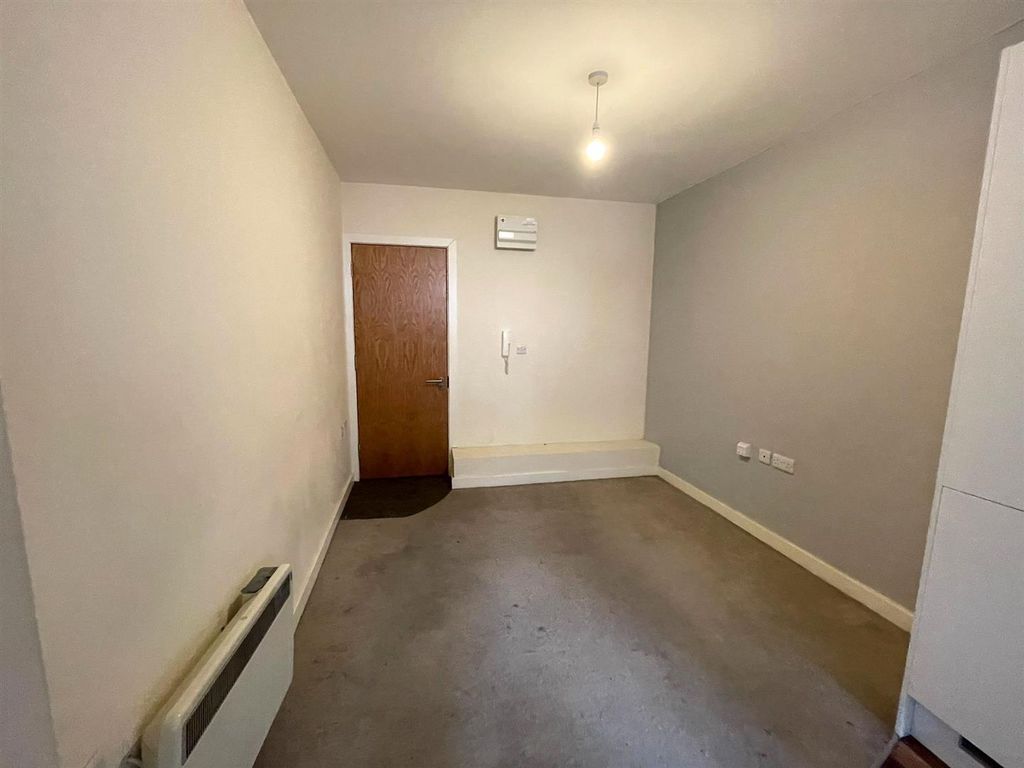 Property photo 3 of 5 Living Room.Jpg