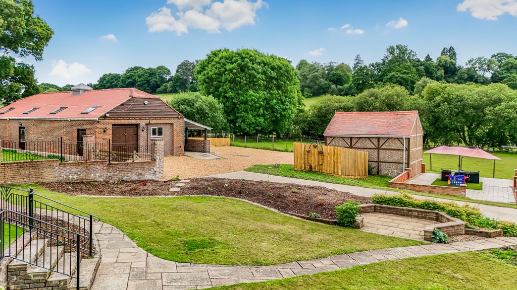 Property photo 3 of 47 Picture No. 01