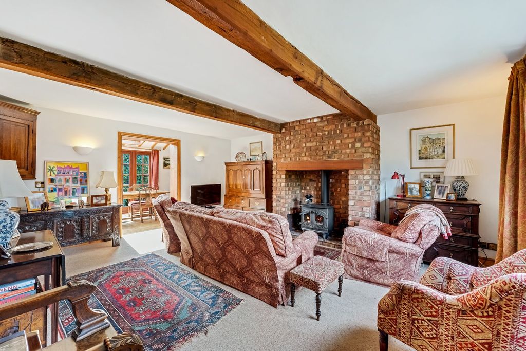 Property photo 2 of 23 Lounge