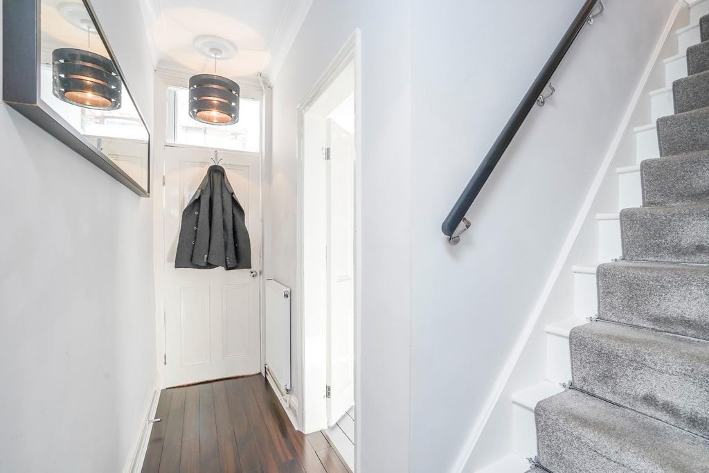 Property photo 2 of 13 Hallway