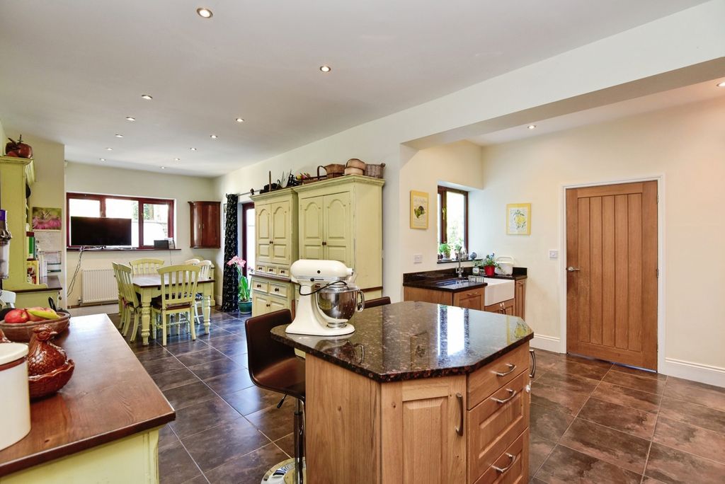 Property photo 3 of 26 Pbox-Img.Jpg