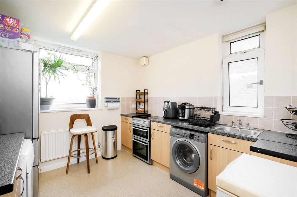 Property photo 3 of 9 Kitchen