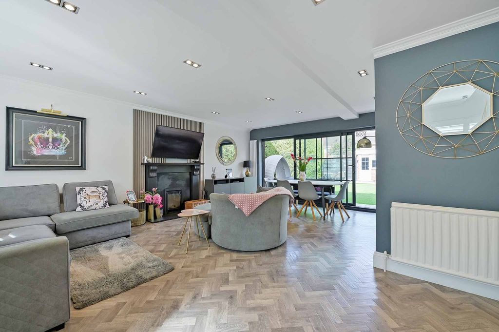 Property photo 2 of 20 Sitting Room