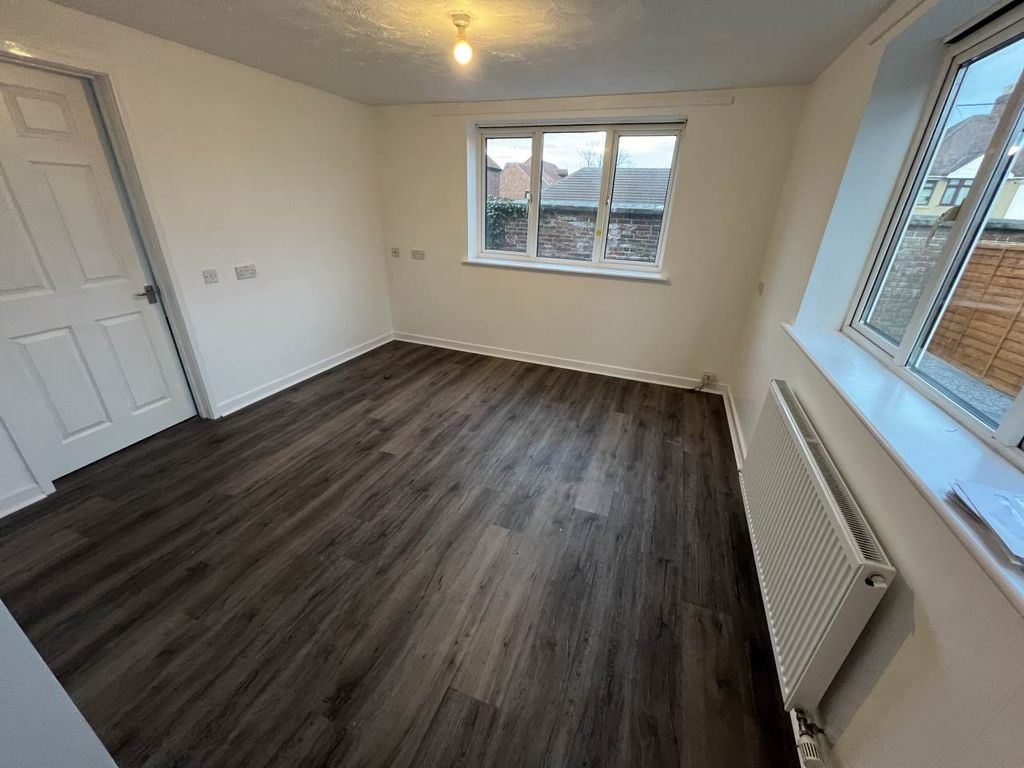 Property photo 3 of 5 Lounge