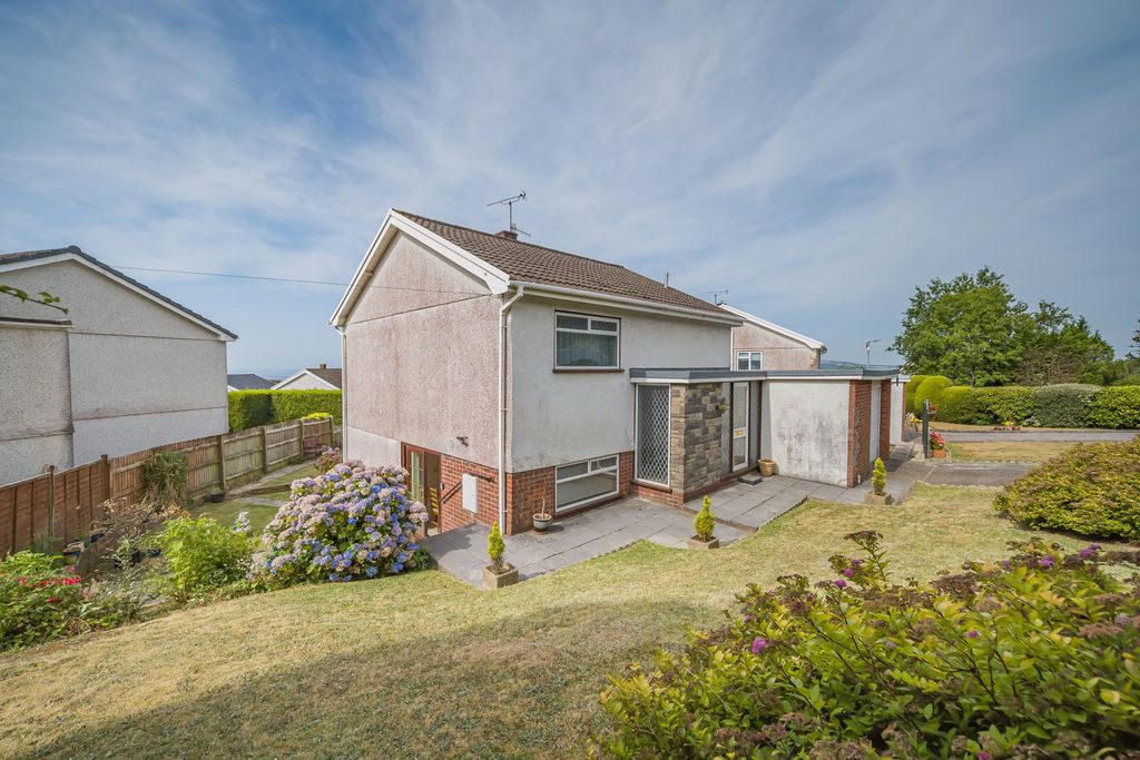 Property photo 1 of 32