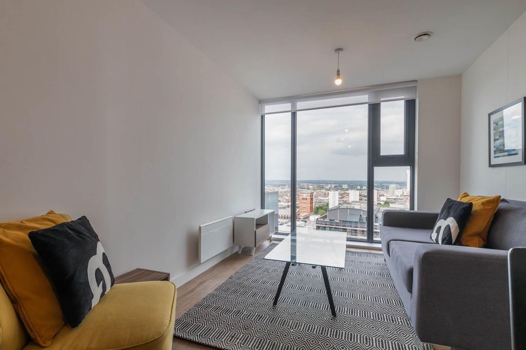 Property photo 2 of 13 Living/ Dining Area