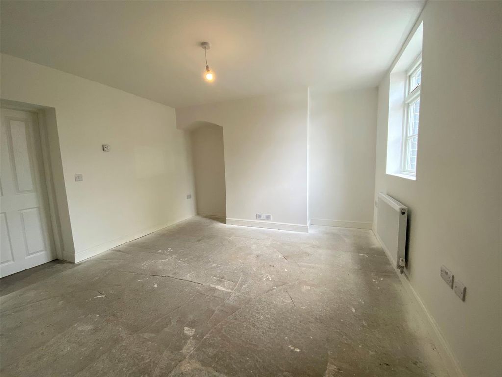 Property photo 3 of 10 Living Room.Jpg