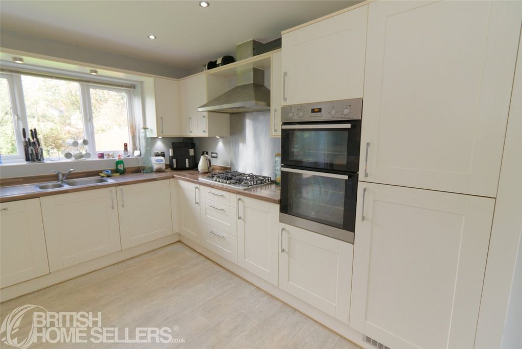 Property photo 2 of 32 Picture No. 39
