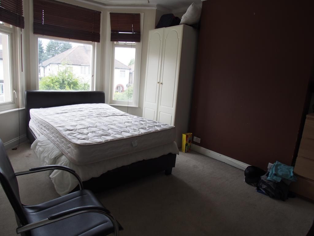 Property photo 1 of 4 A Very Large Double Bedroom To Rent In En3