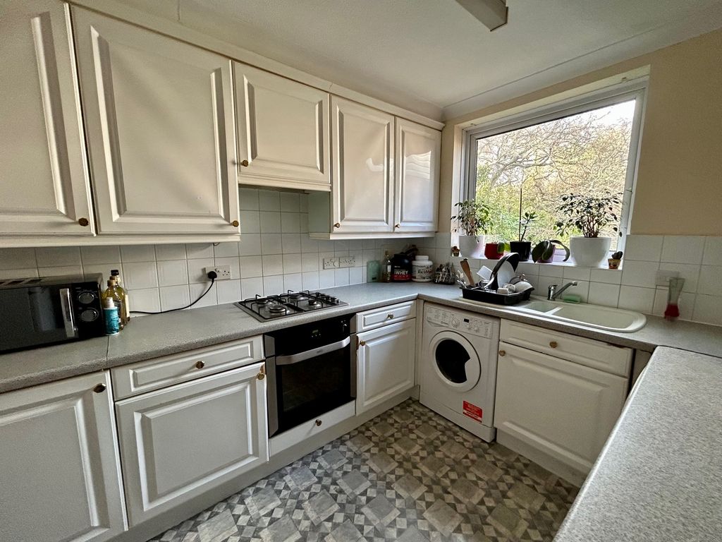 Property photo 3 of 10 Kitchen