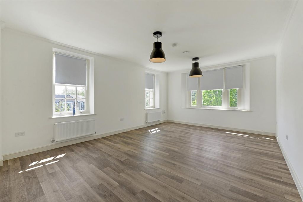 Property photo 3 of 14 03