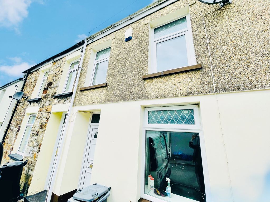 Property photo 1 of 7 Front
