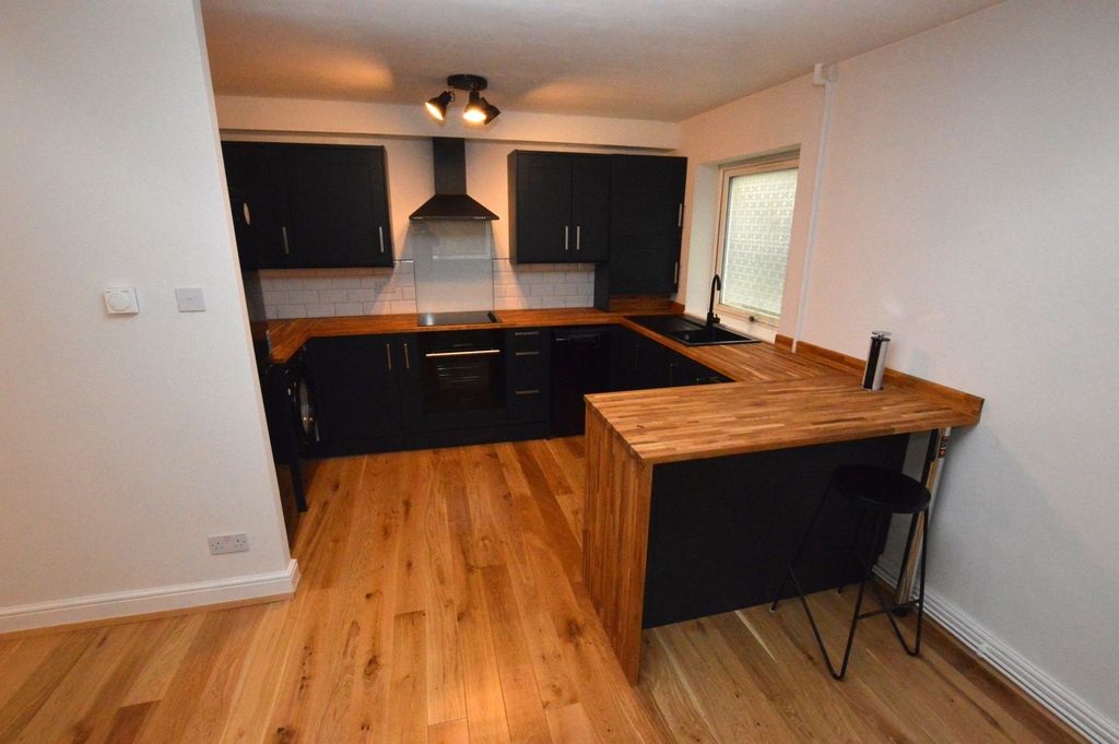 Property photo 1 of 11 4