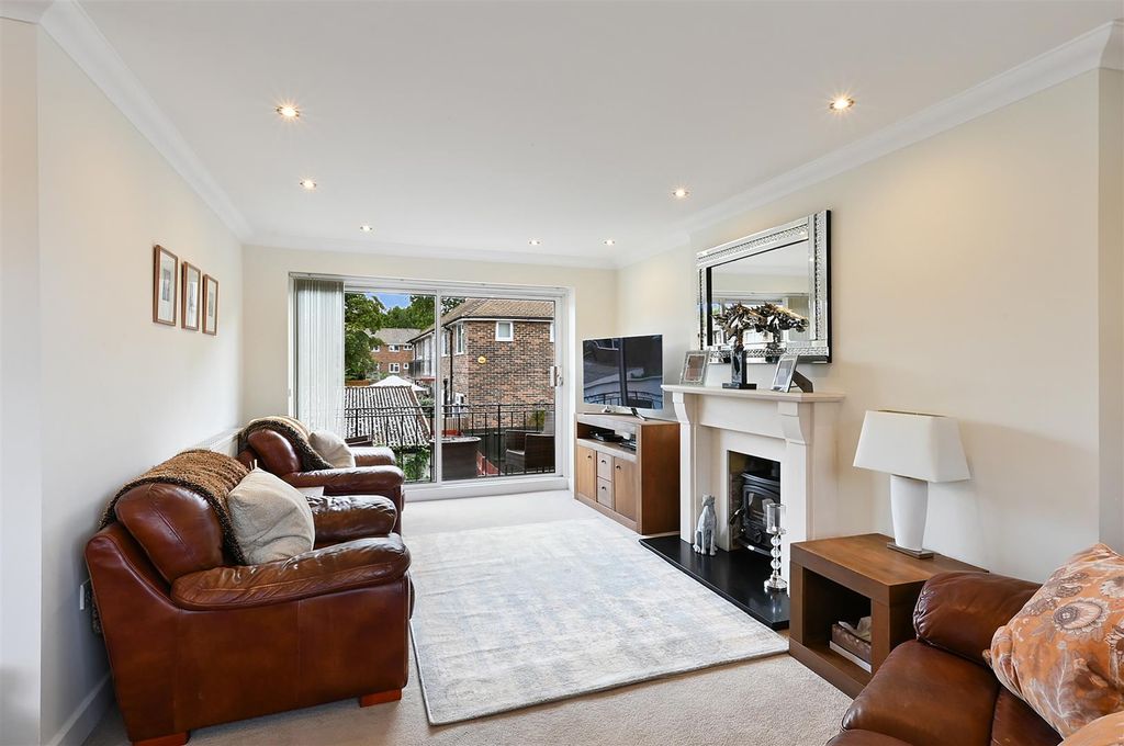 Property photo 2 of 16 Courtlands Crescent,45 - (9).Jpg