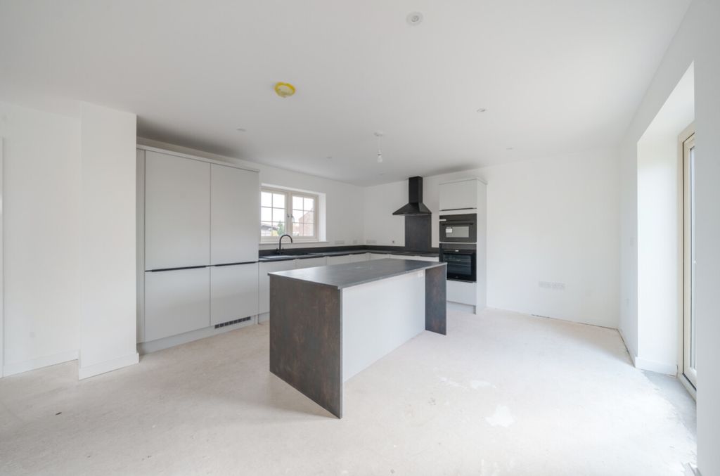 Property photo 2 of 16 1204588 (3)