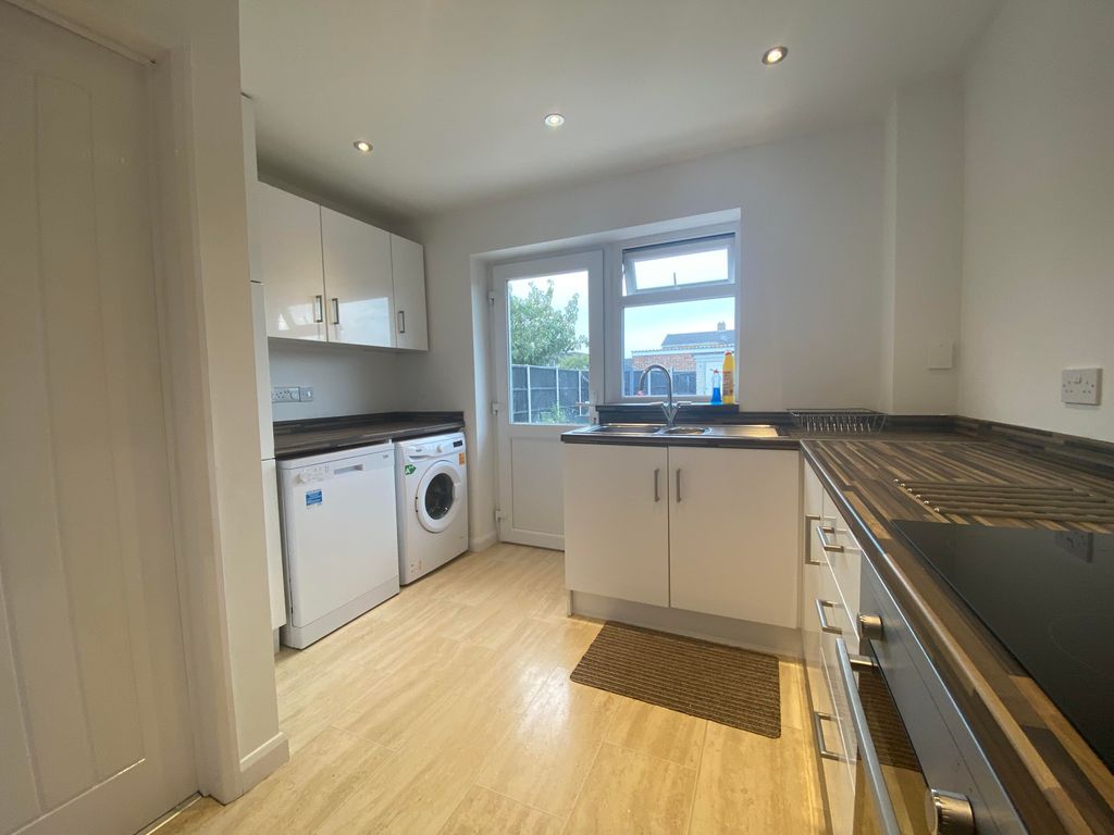 Property photo 2 of 11 Living Room