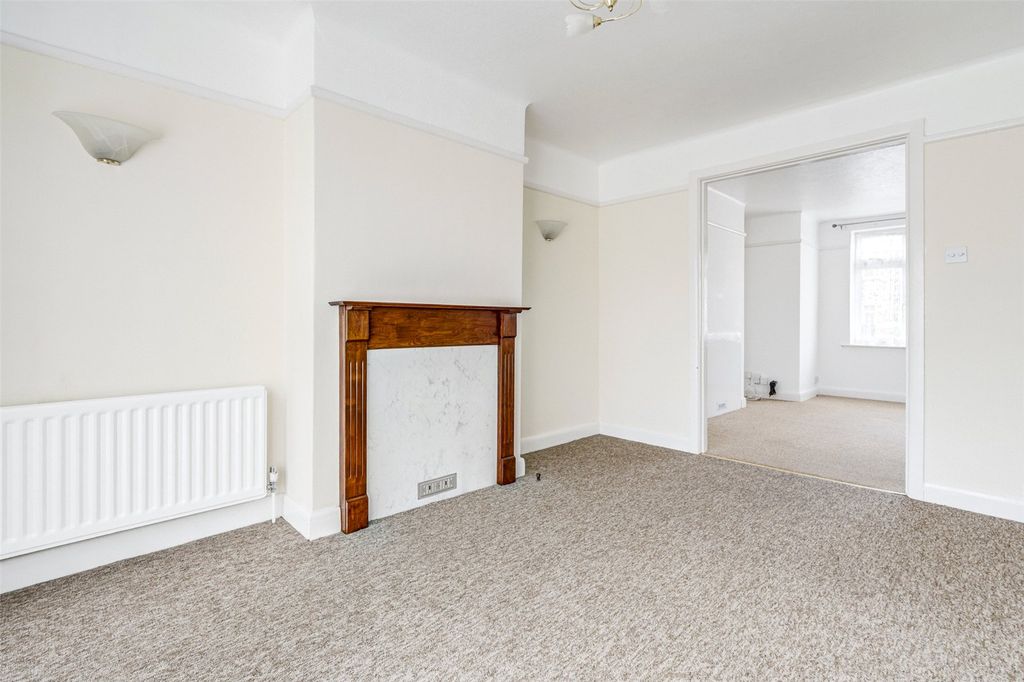 Property photo 3 of 29 Picture No. 02