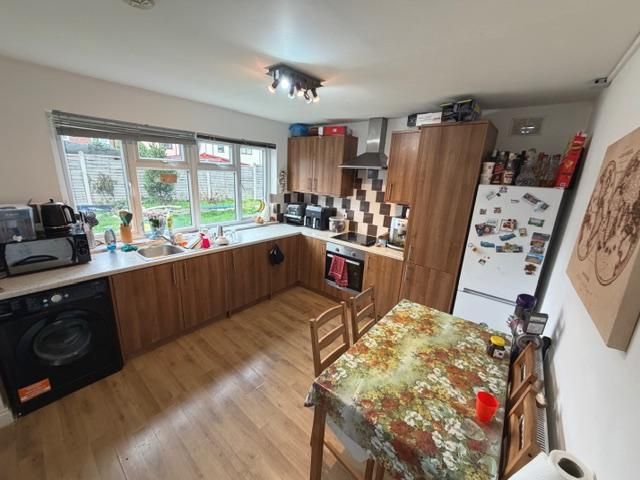 Property photo 2 of 7 Photo 6