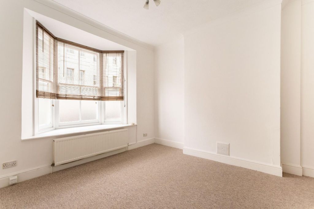 Property photo 3 of 11 Lansdowne Road-7.Jpg