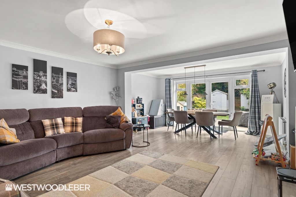 Property photo 2 of 18 Lilliardsclose_13.Jpg