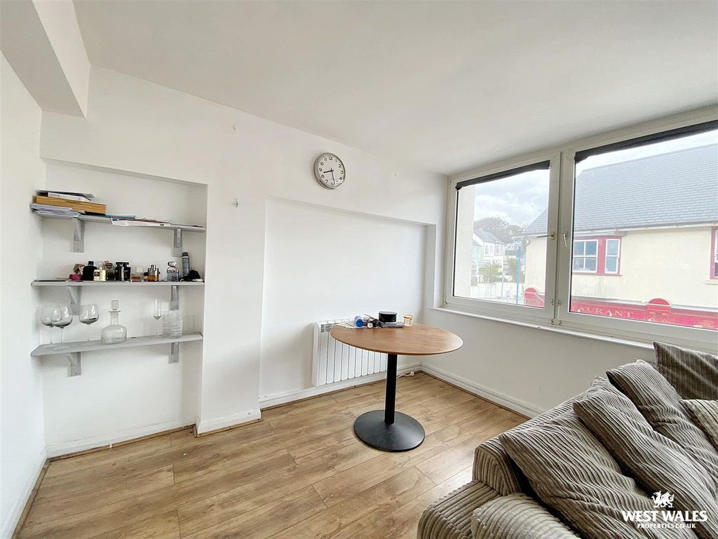 Additional image 7 of 2 bed flat for saleMilford Street, Saundersfoot SA69