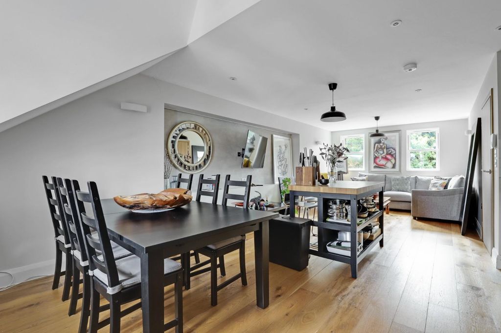 Property photo 3 of 15 09-2191Jhpropwpen - Flat 5, 25 Samos Road - 25.Jpg