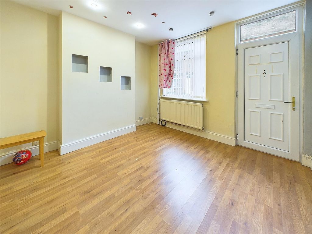 Property photo 3 of 10 Cam03736G0-Pr0070-Still002.Jpg