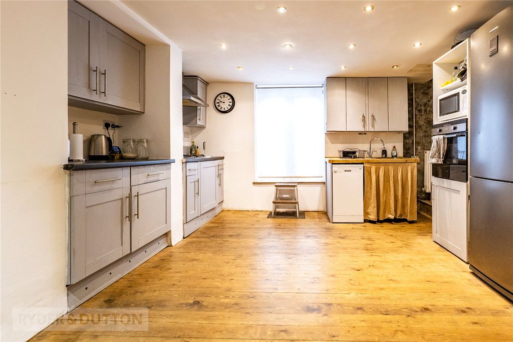 Property photo 2 of 15 Kitchen