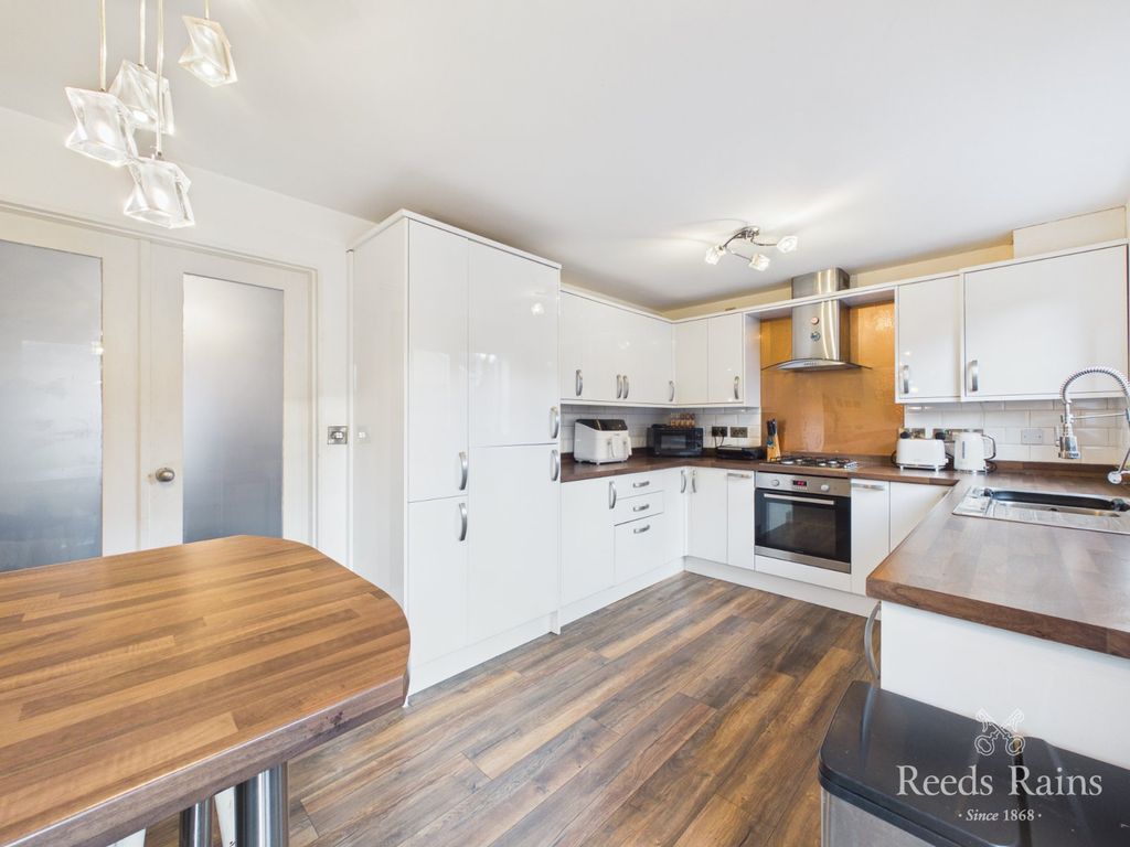 Property photo 2 of 23 Dining Kitchen