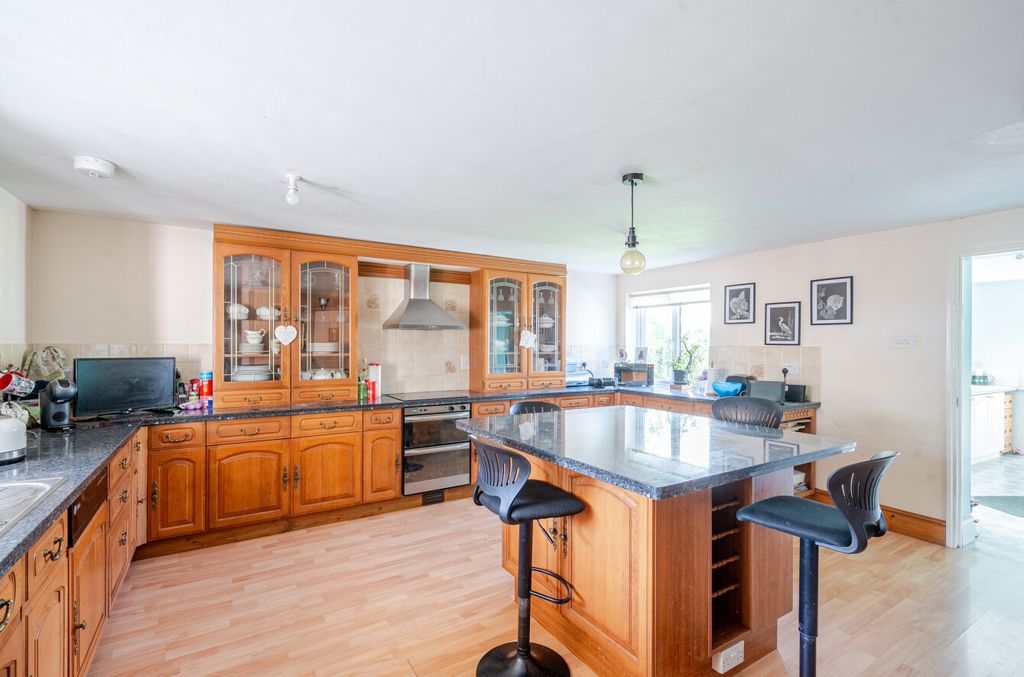 Property photo 3 of 24 Kitchen