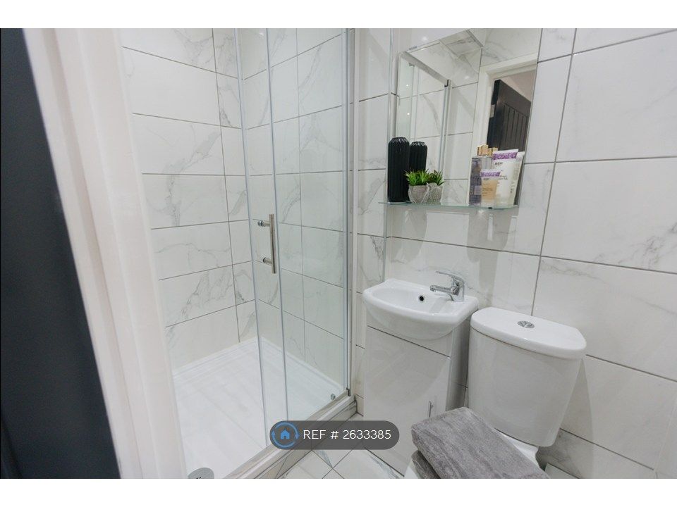 Property photo 3 of 6 En Suite