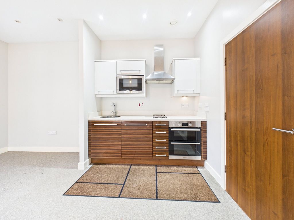 Property photo 3 of 11 Kitchen