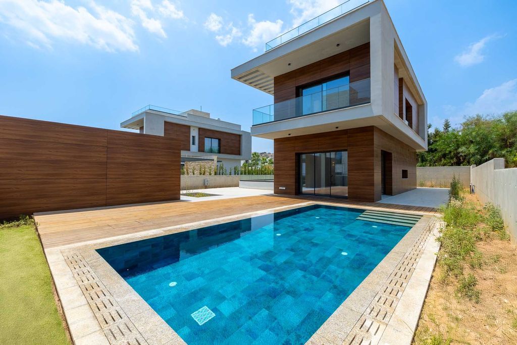 Property photo 1 of 30