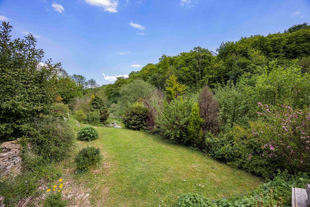 Property photo 2 of 31