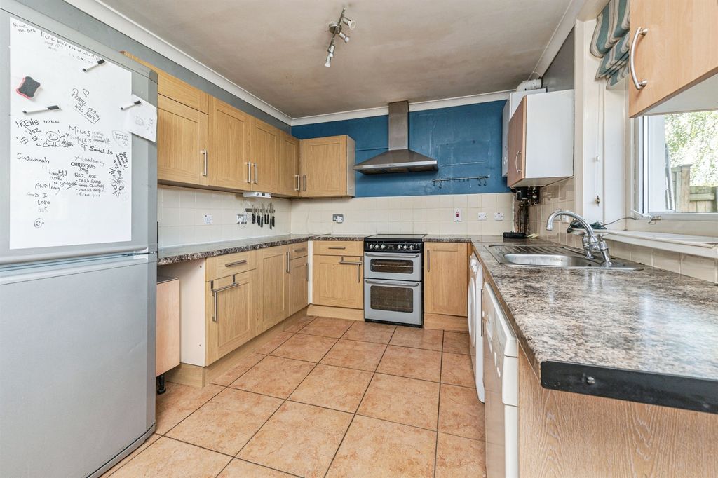 Property photo 3 of 16