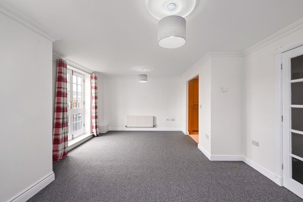 Property photo 3 of 12 Picture 3