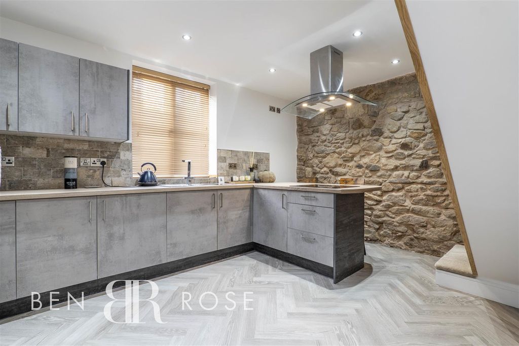 Property photo 3 of 14 Kitchen